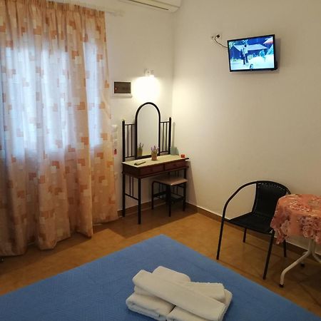 Anestis Studios Agios Georgios  Bilik gambar