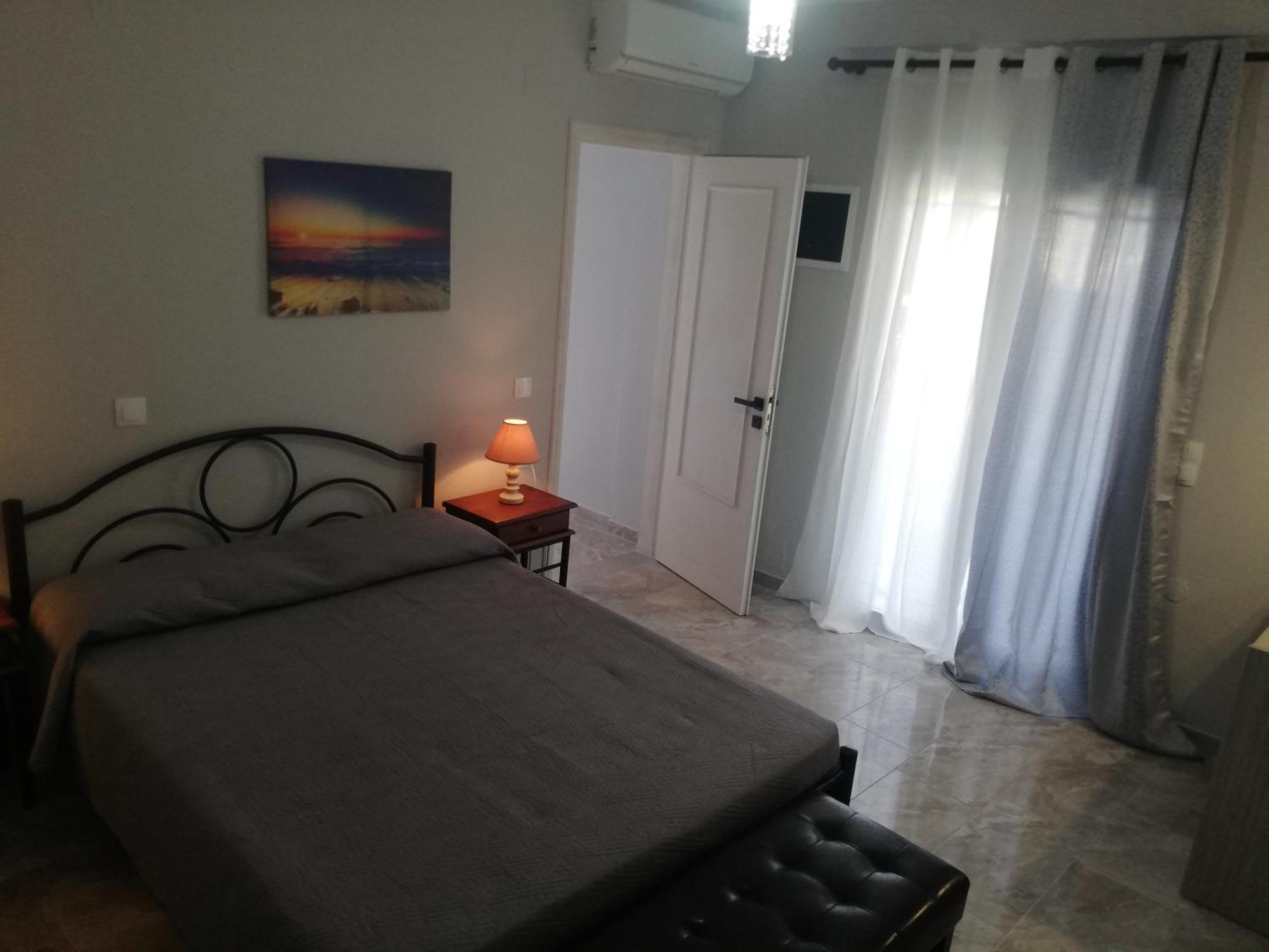 Anestis Studios Agios Georgios  Bilik gambar